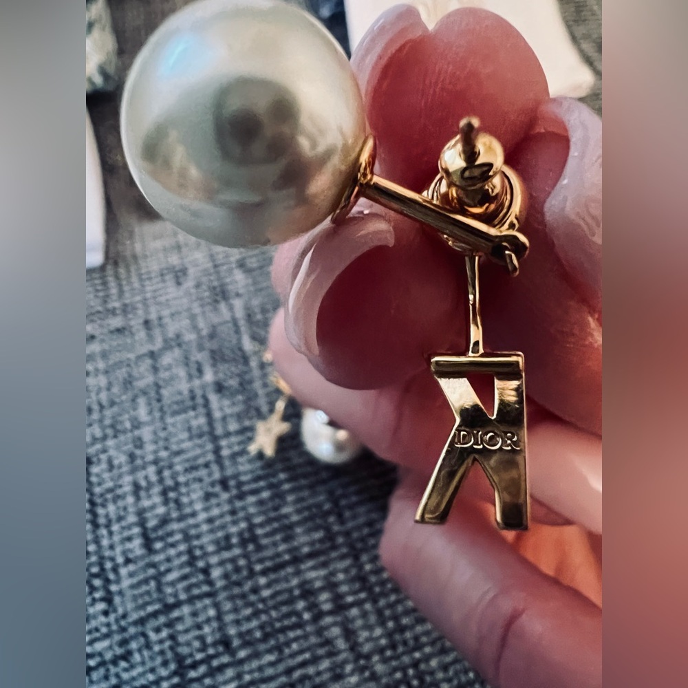 My ABCDior Tribale Letter Earring - Picture 3 of 4